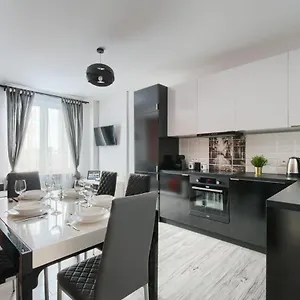 Oomph Premium Apartament